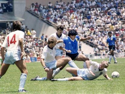 La Copa Mundial de Fútbol de 1986 se llevó a cabo en México. Inició el 31 de mayo y terminó el 29 de junio de este mismo año. Además,  24 selecciones de fútbol asistieron al torneo en el que se disputaron 52 partidos.
