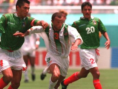 La clasificación hecha por la Fifa, establecida en 1993, nominó a la selección de Italia, Irlanda, México y Noruega en el grupo E. Estos equipos eran reconocidos por el alto rendimiento físico de sus deportistas y por contar con México, ganador de dos mundiales previos: 1970 y 1986.