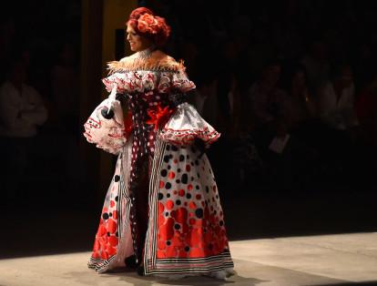 Una de las exhibiciones que más llamó la atención fue la propuesta de la diseñadora vallecaucana Sandra Wells, que con su proyecto ‘Corazón Nativo’, vincula a diferentes comunidades indígenas, campesinos y artesanos que viven en la región, a la industria de la moda.