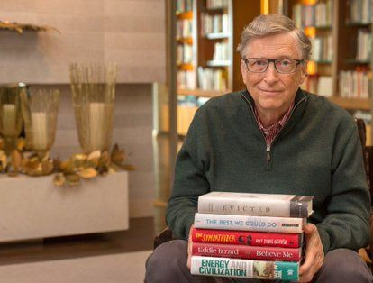 Bill Gates, el referente tecnológico y empresarial sigue desde algún tiempo una tradición. Por estas fechas, lanza un peculiar vídeo animado en el que recomienda sus cinco libros favoritos de todo el año.