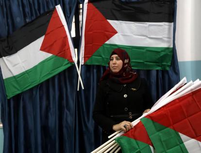 El jefe político del movimiento islamista, Ismail Haniye, ha advertido en una carta dirigida a líderes árabes que el traslado de la embajada de EEUU "encenderá un fuego de ira que golpeará la cara de la ocupación" y que "el pueblo palestino nunca aceptará esta decisión y se enfrentará a ella con todo su poder".