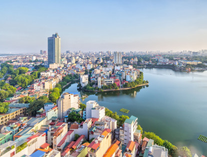 3. Hanói: los ciudadanos de la capital de Vietnam tienen que invertir el 334 % de su salario, en promedio, por una vivienda, teniendo 275 dólares como salario mensual. En este lugar, el arriendo mensual promedio alcanza los 728 dólares, según el informe difundido por Bloomberg.