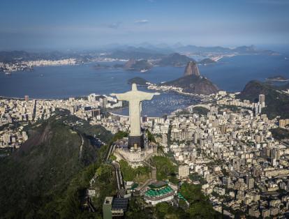 8. Rio de Janeiro: el costo mensual de la vivienda en esta ciudad brasileña alcanza el 236 % del salario mensual, que en promedio es de 640 dólares. Además,1.121 dólares cuesta el arriendo mensual, y 1.905 dólares se paga por una hipoteca al mes.
