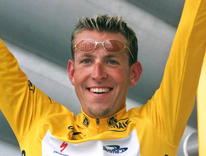 El Grupo Festina, marca cronometradora del Tour de Francia, se vio envuelto en un escandalo en 1998, después que el mánager del equipo confesara la existencia de un sistema de dopaje organizado.