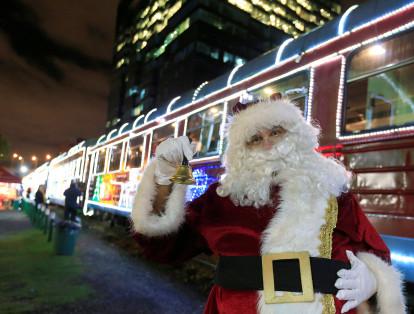 El tren turístico de la Sabana, ya encendió sus luces para esta navidad y brindará un servicio nocturno desde el 26 de diciembre de 2017 hasta el  8 de enero de 2018.