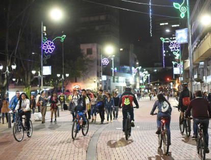 La ciclovía nocturna en Bogotá se realizó el jueves desde las 5 de la tarde a hasta 12 de la noche.