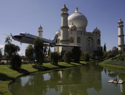 El Parque Jaime Duque sorprende por su arquitectura que semeja diferentes construcciones internacionales como el Taj MaHal.