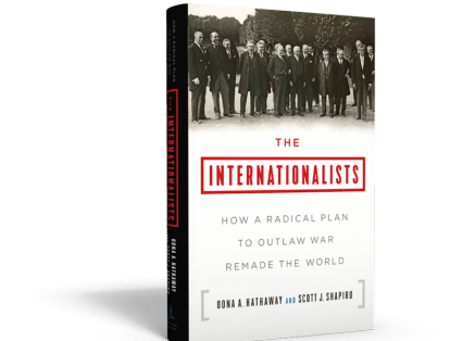 Si desea hacer un análisis crítico de la realidad, ‘The Internationalist’ de Oona Hathaway Y Scott Shapiro, se encarga de mostrar hechos claves de la historia, aunque desapercibidos, para mostrar su trascendencia en la sociedad de hoy.