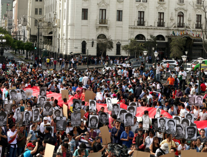 Durante la marcha se corearon duras consignas contra Kuczynski, porque el mandatario prometió durante la campaña electoral de 2016 no liberar a Fujimori.