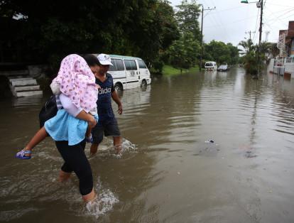 Barrios del norte y oriente de la ciudad fueron los más afectados por las fuertes precipitaciones que iniciaron a la 1 de la madrugada.