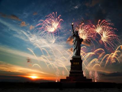 Otro símbolo mundial de la cultura occidental es la Estatua de La Libertad. 4 millones de visitantes recibe esta gigante de metal que fue un obsequio de Francia a Estados Unidos.