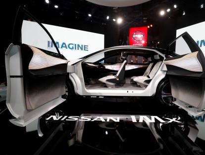 El nuevo concepto de Nissan IMx adoptará el modelo X de Tesla. Nissan reveló un nuevo concepto de carro completamente eléctrico, una versión SUV del Leaf 2018, que saldrá a la venta en 2019 y parece rivalizar con el Tesla Model X.