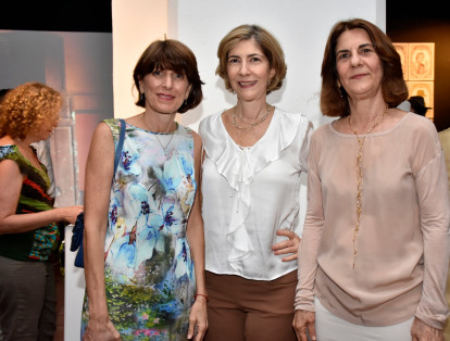 Diana Gedeón, Cecilia Stivenson y María Teresa Ripoll.