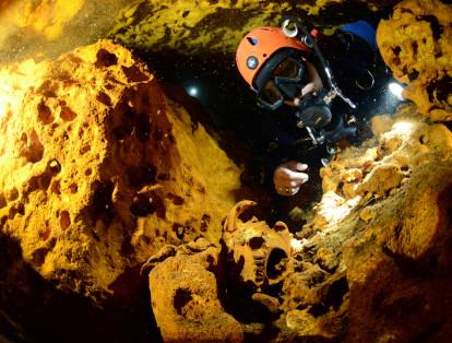 "El equipo logró -después de una intensa temporada de trabajo de 10 meses- la conexión de dos de los sistemas de cuevas inundadas más grandes del mundo", dijo un comunicado del proyecto Gran Acuífero Maya (GAM).