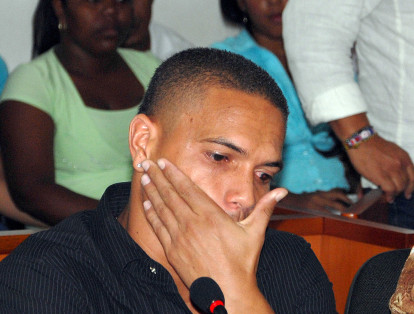 El exjugador del Junior de Barranquilla Javier Flórez fue acusado de asesinar a su vecino, Israel Cantillo, con dos disparos en el barrio Los Robles. Todo sucedió después de que su equipo perdiera la final del fútbol colombiano ante el Once Caldas de Manizales, en el 2009.