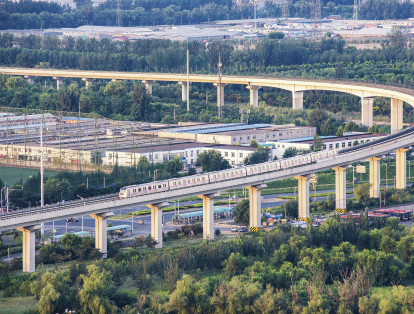 2.	El ‘Gran Puente de Danyang – Kunshan’, en China, ocupa la primera posición de este ranking con 164,8 kilómetros.  Este puente se inauguró en 2011 y allí pasa el tren de alta velocidad que va desde Pekín hasta Shanghái.