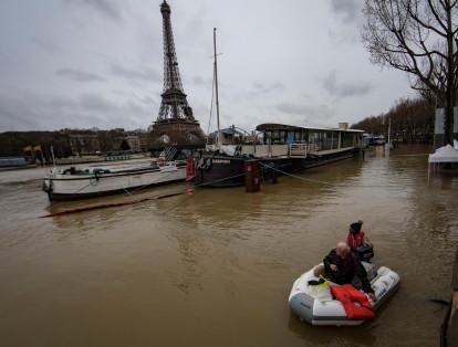 Los récords de lluvia que se han alcanzado en el país en los últimos días causaron la crecida del río Sena.