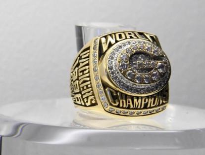 En caso de que quieran regalar anillos de más, el equipo asume el coste de cada unidad extra. Este es el anillo de la victoria de los Green Bay Packers sobre los New England Patriots en 1997.