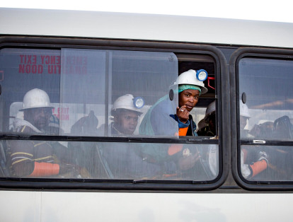 Casi mil trabajadores quedaron atrapados el miércoles en una mina en Sudáfrica tras un corte de luz. Los mineros fueron rescatados el viernes, tras permanecer más de treinta horas dentro de la mina.