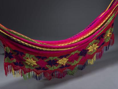 2. Los textiles como piezas trabajadas con chaquiras, Blusas, hamacas, manillas y collares, representan el 13% de las ventas en Artesanías Colombia.