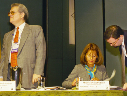El 16 de mayo de 2001, Martha Lucía Ramírez trabajaba como Ministra de Comercio Exterior.