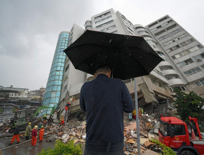 Los equipos de rescate centraban sus esfuerzos en un edificio residencial de 12 plantas, el Yun Tsui, cuyos pisos inferiores se derrumbaron.