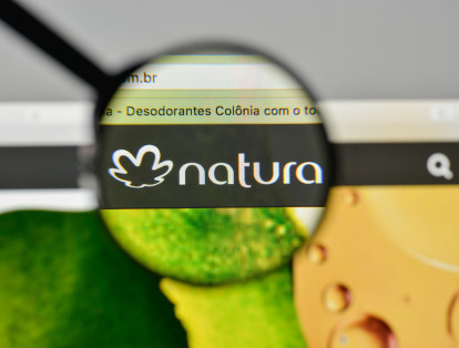 5. Natura: Esta empresa brasilera se dedica a la fabricación de productos de belleza y cosméticos. Una de sus características más importantes de esta multinacional es que trabaja con productos naturales. Tiene más de 8.000 empleados y sus sedes más importantes están en Latinoamérica.