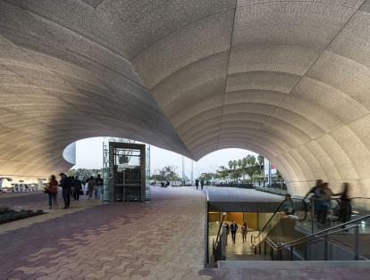 El edificio CaixaForum Sevilla ganó en la categoría de ‘mejores productos aplicados’. Este centro cultural ubicado en Sevilla, España, cuenta con paneles hechos con materiales ligeros producto de una aleación de aluminio y magnesio.