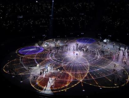 La ceremonia de apertura de los JJOO de Invierno de PyeongChang arrancó este viernes en el estadio olímpico de este condado surcoreano, marcada por el desfile conjunto de las dos Coreas y la histórica presencia de autoridades norcoreanas.