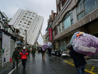 Al menos 12 personas murieron y 278 quedaron heridas por el sismo de 6,4 que sacudió a la ciudad de Hualien, en Taiwán, y que causó el colapso de varios edificios.