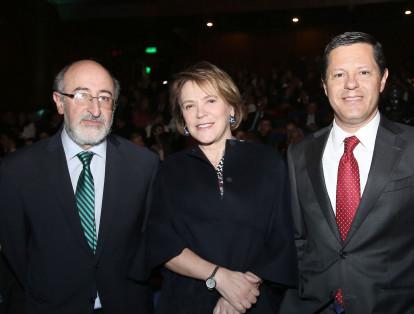 Juan Lozano, María Isabel Rueda y Juan Roberto Vargas.