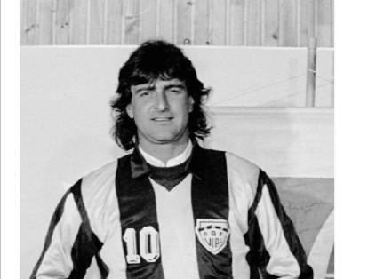Mario Alberto Kempes fue un goleador de la Selección de Argentina de 1978 y es considerado uno de los mejores jugadores de la historia del fútbol argentino. En su momento jugó como medio campista ofensivo y era apodado como “El Matador”.