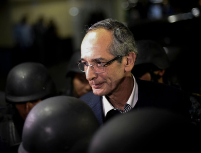El expresidente de Guatemala Álvaro Colom fue arrestado, acusado de participar en un caso de corrupción conocido como 'Transurbano'.