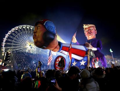 Las burlas hacia el presidente de Corea del Norte, Kim Jong Un, y el mandatario de EE. UU., Donald Trump, fueron el centro de atención durante el desfile principal del carnaval.