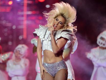 Una de las artistas que "ha muerto en más de una ocasión" es Lady Gaga. Uno de los casos sucedió en 2011 cuando, por medio de Facebook, se supo que la cantante había muerto en la habitación de un hotel.