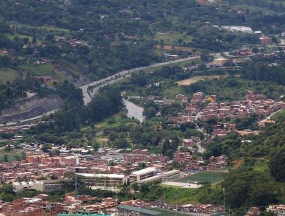3. Girardota: en este municipio de Colombia, ubicado en el Valle de Aburrá, en Antioquia, hay 458.273 personas con licencia de conducción.