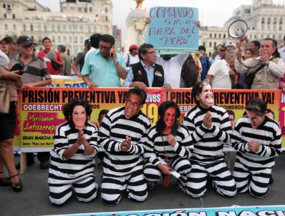 Perú y Panamá ocupan el puesto 96 con un índice de 37. En Perú, los escándalos con Odebrecht y el indulto Al expresidente Alberto Fujimori han afectado esta percepción. Mientras que en Panamá también ha influido las investigaciones por corrupción a expresidentes.
