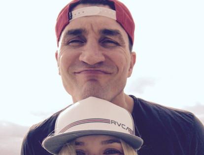 Hayden Panettiere, mide 1,53 metros y su marido, el boxeador Vladimir Klichko tiene 1,98 metros. La pareja reanudó su relación en 2013 luego de una pausa. Ahora se les ve felices en las playas de Barbados, luego de tener una hija en el 2014.
