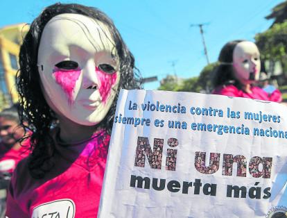 Ley Rosa Elvira Cely: Por medio de la Ley 1761 de 2015 se reconoció el feminicidio como un delito autónomo, con el fin de garantizar la investigación y sanción de las violencias contra las mujeres por motivos de género y discriminación. Las penas en casos de feminicidios se establecieron entre 20 y 42 años.