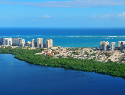 Puerto Rico. Uno de los destinos obligados es San Juan, una ciudad que cuenta con numerosos hoteles, museos, edificios históricos, restaurantes y hermosas playas.