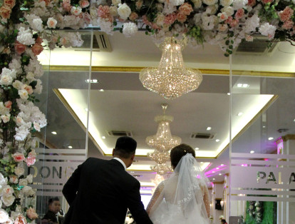 En Vietnam, unos empresarios crearon una solución para aquellas parejas que desean casarse, a pesar de no tener la bendición familiar.