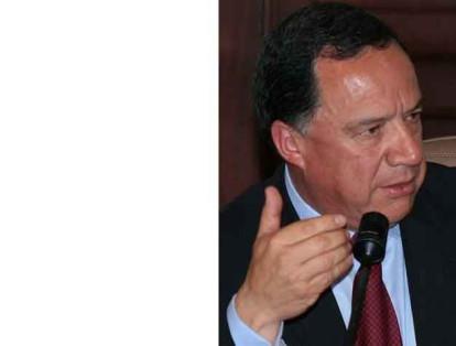 Carlos Eduardo Enríquez Maya. Partido Conservador (20 años) Este político de 69 años fue Representante a la Cámara entre 1998 y 2006. Se lanzó al Senado en el 2006 y desde entonces ha ocupado una curul en el congreso.