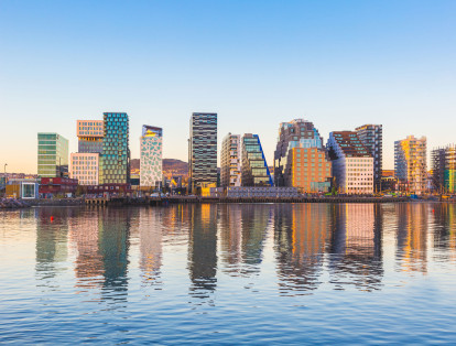 3. Oslo. La capital de Noruega tiene tiene una calificación en el PIB del 73 por ciento, calidad de vida del 94. 6 por ciento y calidad ambiental del 95por ciento.