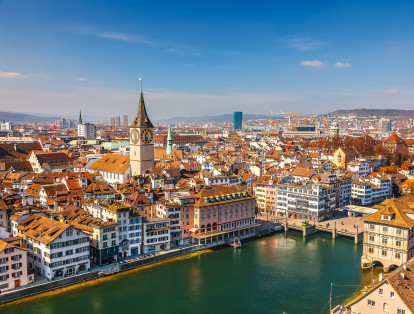 1. Zúrich. Esta ciudad suiza ocupa el primer puesto de ciudades del mundo que más atraen talentos. Tiene una calificación del 100 por ciento en calidad de vida, 95. 9 por ciento en calidad ambiental y 57.5 por ciento en PIB.