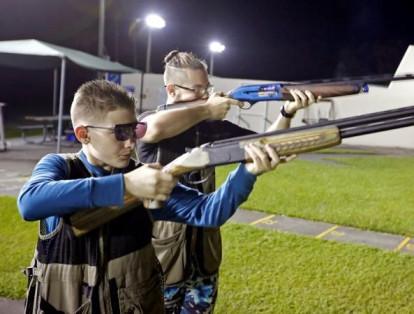 Damien Creller, de 12 años, dispara durante una reunión de tiro al blanco en Sunrise, Florida. practican tiro es como un ‘deporte y un estilo de vida’. Corey George, de 10 años (foto), es uno de los integrantes del club.