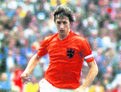 Cruyff. Es el único futbolista que no ganó una Copa del Mundo y que Mister Chip incluyó en la titular. El holandés, mítico jugador de Ajax y Barcelona, fue subcampeón con su selección en el Mundial de 1974, el cual se disputó en Alemania Occidental.