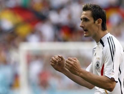 Miroslav Klose es el máximo anotador en la historia de los mundiales, con 16 anotaciones. Jugó cuatro mundiales y quedó campeón en Brasil 2014.