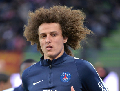 En la temporada 2014 - 2015, David Luiz estaba jugando en el Chelsea y, por 49,5 millones de euros, pasó al PSG.