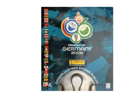 Alemania 2006: Un país que no se esperaba como sede del campeonato pues los directivos de la FIFA apoyaban a Sudáfrica, un voto a favor devolvió el torneo a tierras europeas. En esta edición del mundial la selección italiana reclamo la victoria por cuarta vez. La final se disputó en el Estadio Olímpico  de Berlín y Francia perdió  por un penalti que David Trezeguet  cobró mal. Para este álbum Panini emitió una estampa denominada "Sello conmemorativo Panini", en algunos lugares conocida como"0" o "Panini", la cual se pegaba en el interior de la portada, además, Por  primera vez  se incluyeron actualizaciones para jugadores que no asistieron al Mundial.
