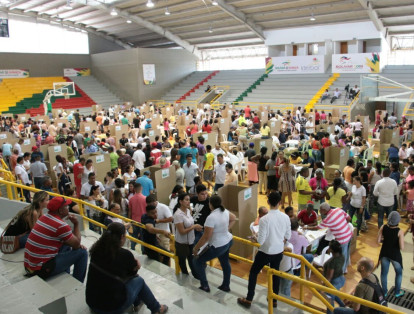 En Cartagena, cientos de personas decidieron salir a votar desde las 8 a. m.